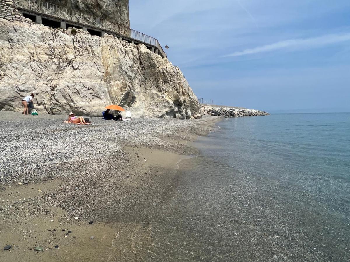 Al 37 Vista Mare E Colline Finale Ligure Exterior foto